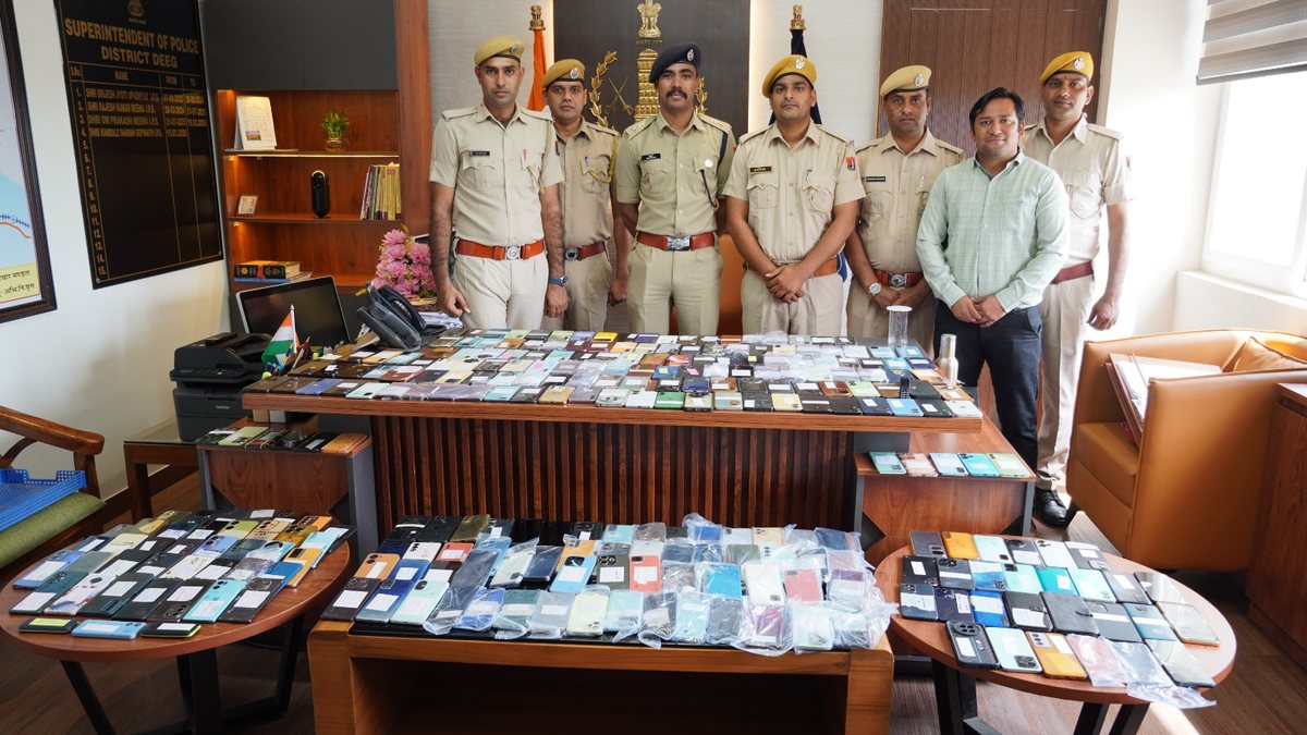 डीग पुलिस का 'ऑपरेशन मुस्कान': दो करोड़ रुपये के गुमशुदा मोबाइल मालिकों को लौटाए