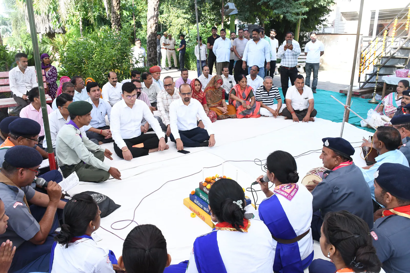 सवाई माधोपुर में बापू की जयंती पर स्वच्छता का संकल्प, कलक्टर ने खुद थामी झाड़ू