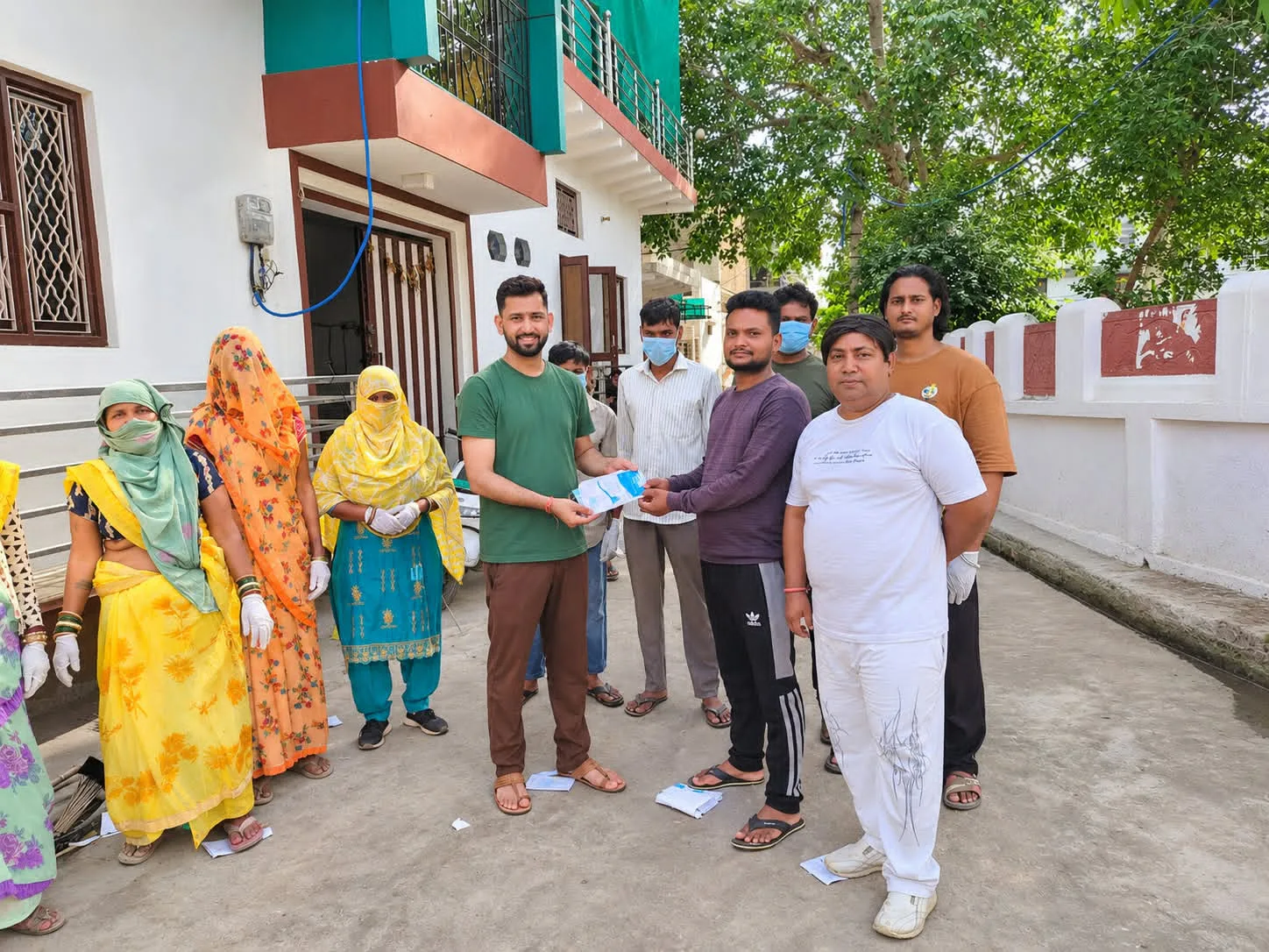 भरतपुर: वार्ड 27 में सफाई मित्रों की सुरक्षा के लिए पार्षद की अनूठी पहल, स्वच्छता अभियान के साथ बांटी सुरक्षा किट