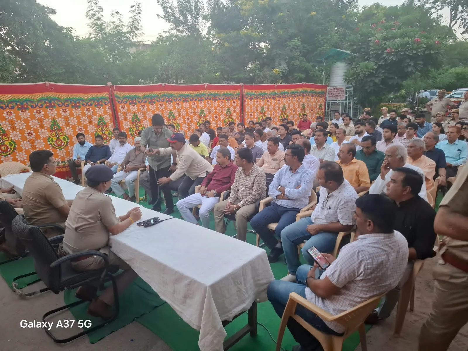 चित्रकूट थाने में पुलिस अधिकारियों और नागरिकों की बैठक