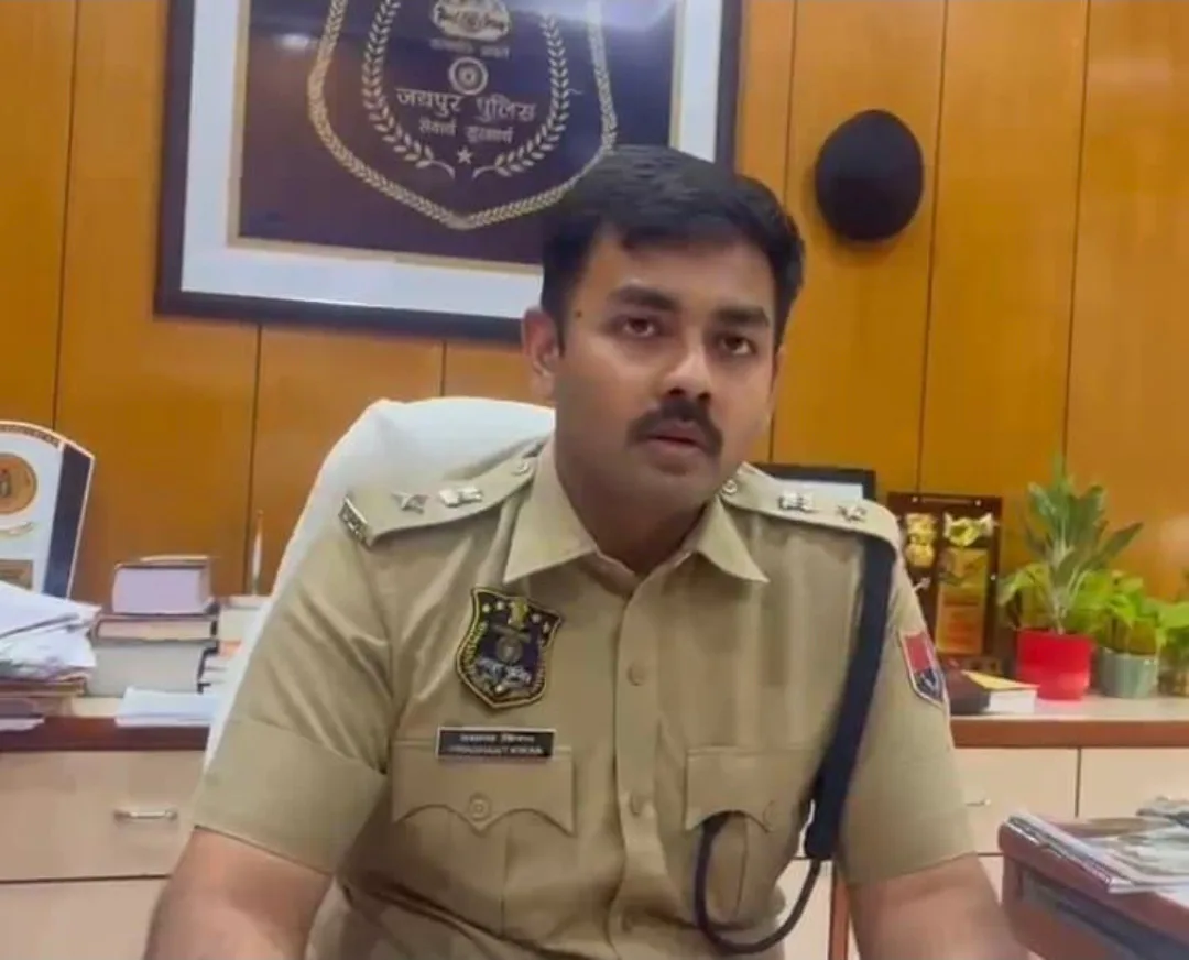 विश्वकर्मा थाना पुलिस द्वारा गिरफ्तार किए गए दो आरोपी